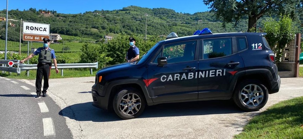 Tenta la “truffa dello specchietto” ma viene ripreso dalle telecamere: denunciato dai carabinieri